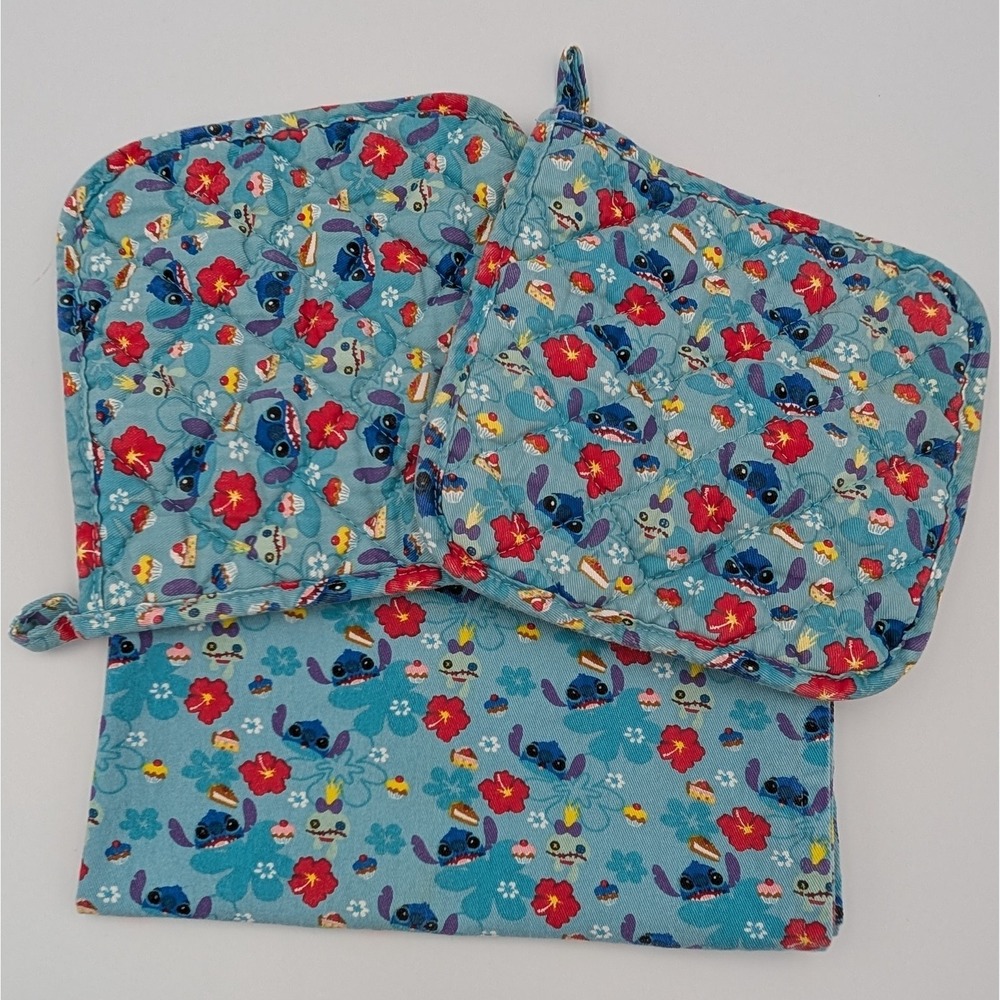 Disney Lilo Surprise Stitch Hibiscus Cupcake Kitchen Set Potholders Towel